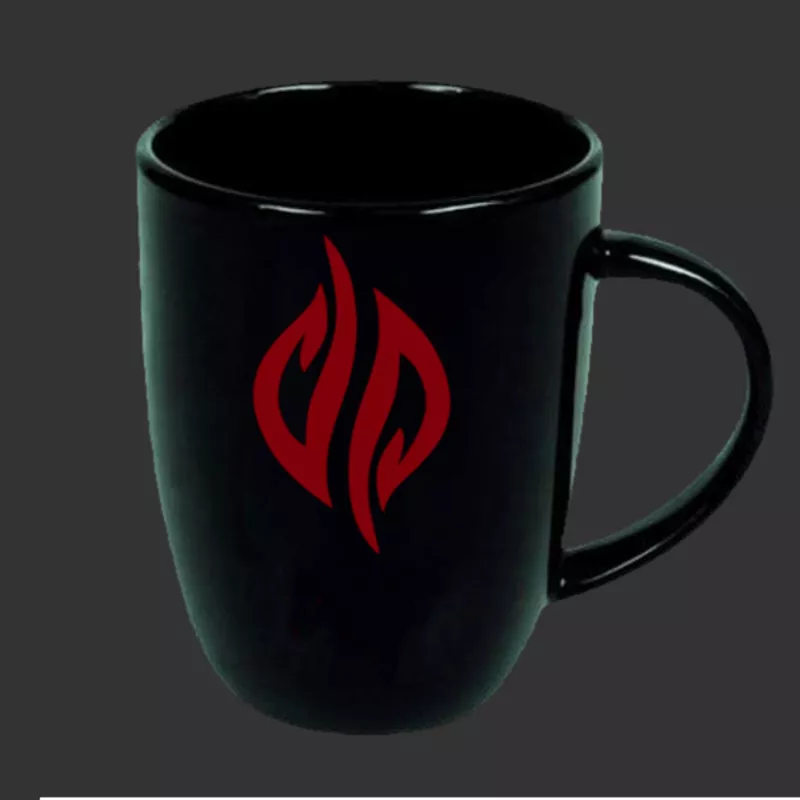 Pyra Kaffetasse in Schwarz mit rotem Logo
