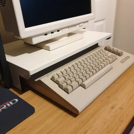 Checkmate Garage in Oyster White: sturdy monitor stand