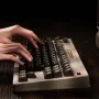 8BitDo Retro-Tastatur: Vielseitig und schick im Retro-Design